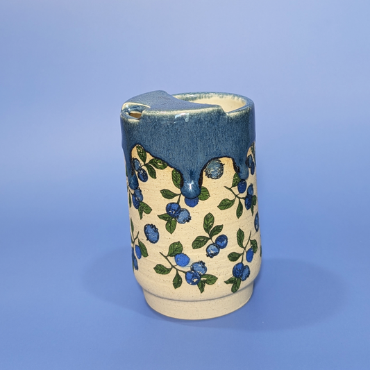 3 quarter front view of the sippy cup.