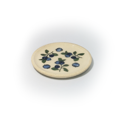A 3 quarter view top of the trinket dish showcasing the side and blueberries on top.